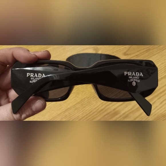 Authentic Classic Black Prada Sunglasses & Sleek Case - Picture 2 of 7